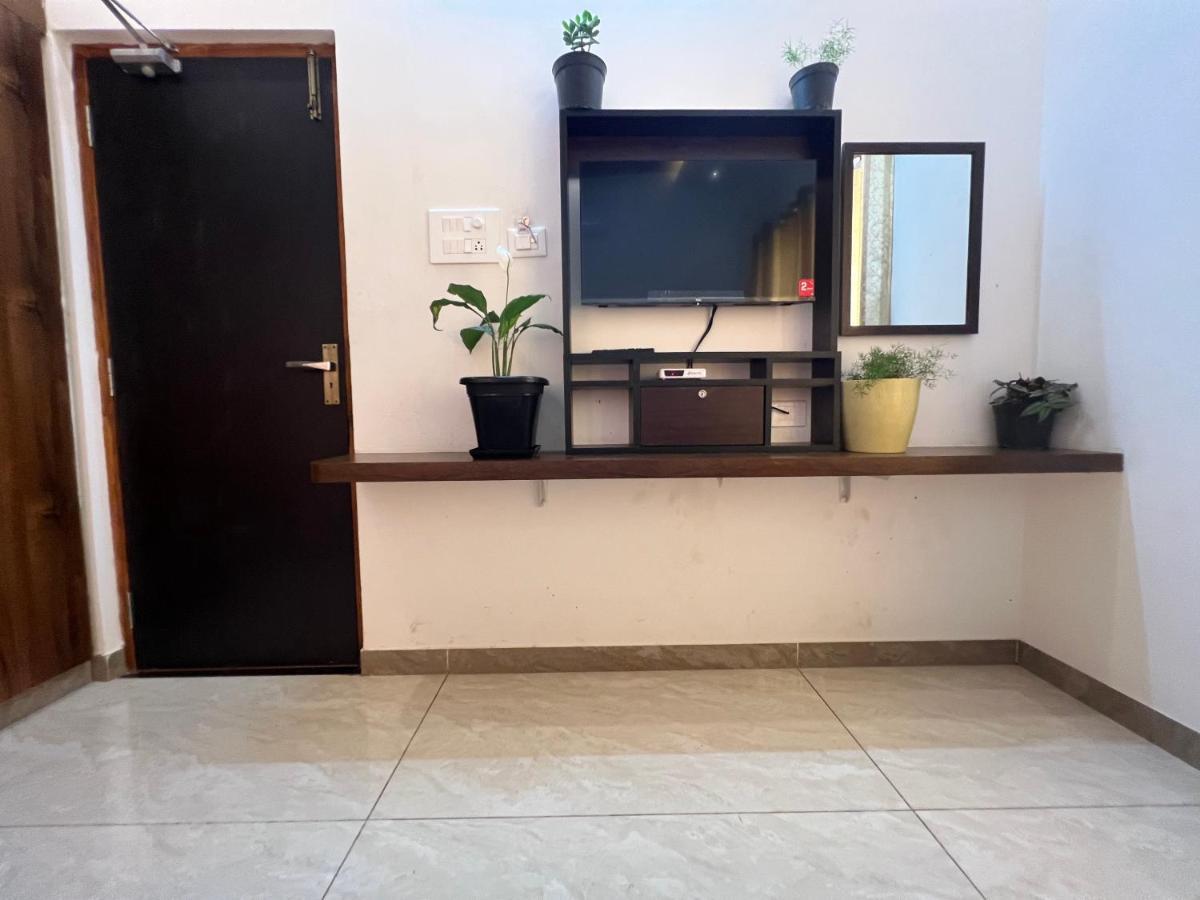 Hotel Raja Residency à Alāndurai Extérieur photo